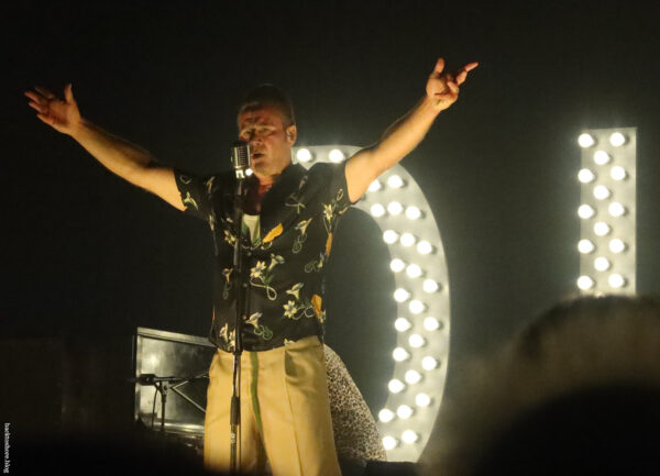 Dick Brave on stage