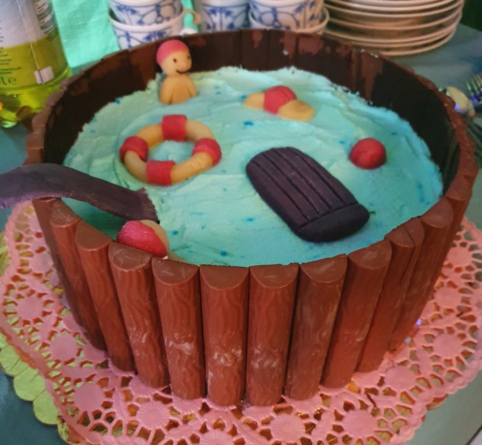 Swimming Pool Cake 