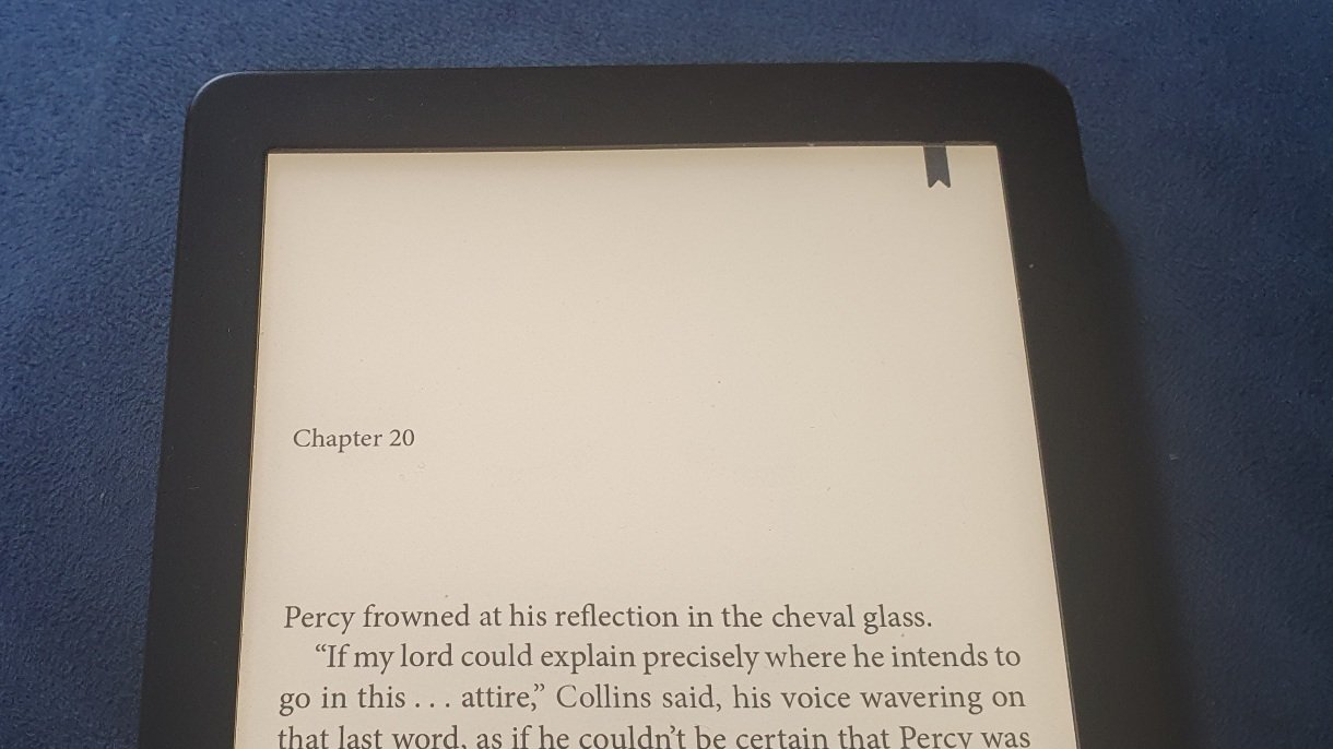 Phot of the tolino ereader on a blue surface. Visible are the the first few lines of chapter 20