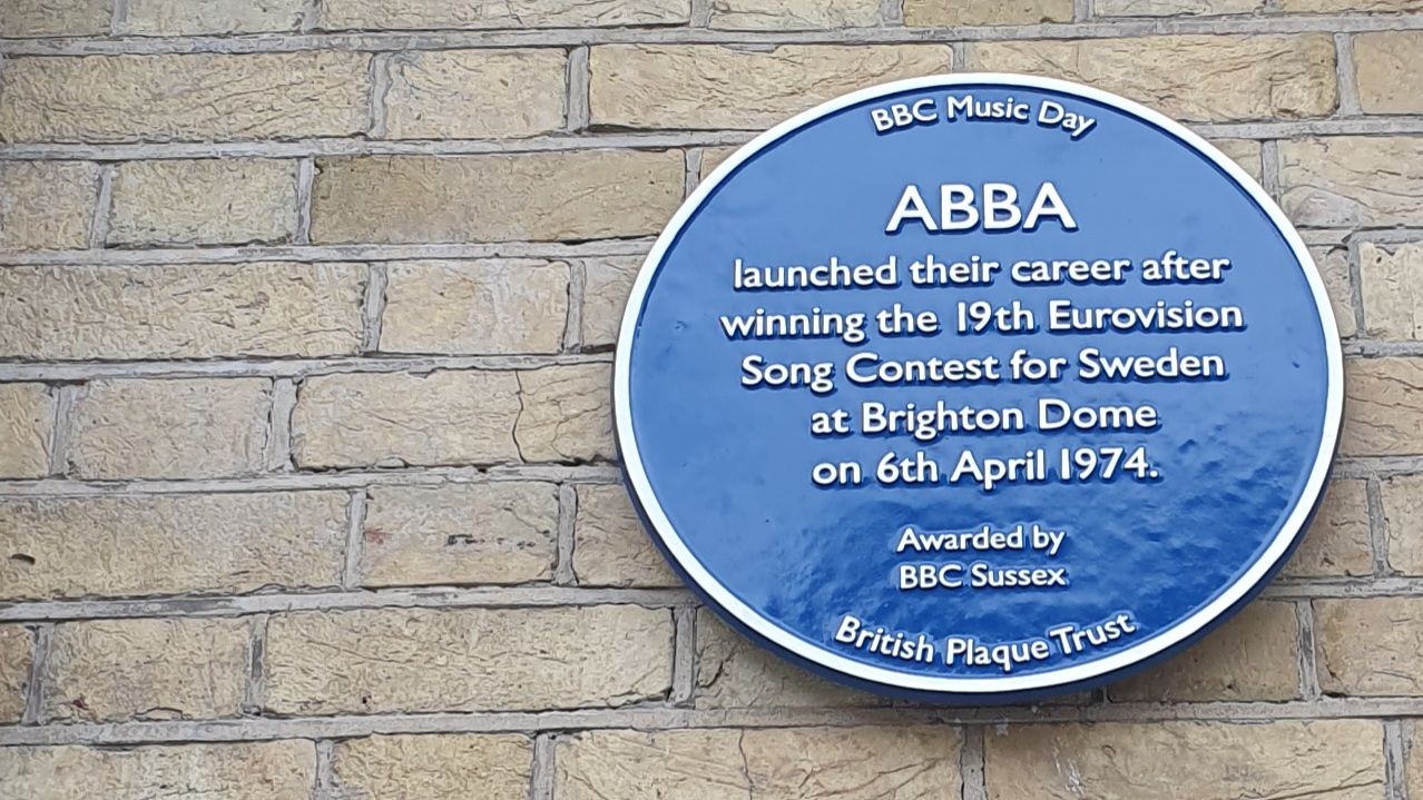 Photo of the new blue blaque for ABBA in Brigton