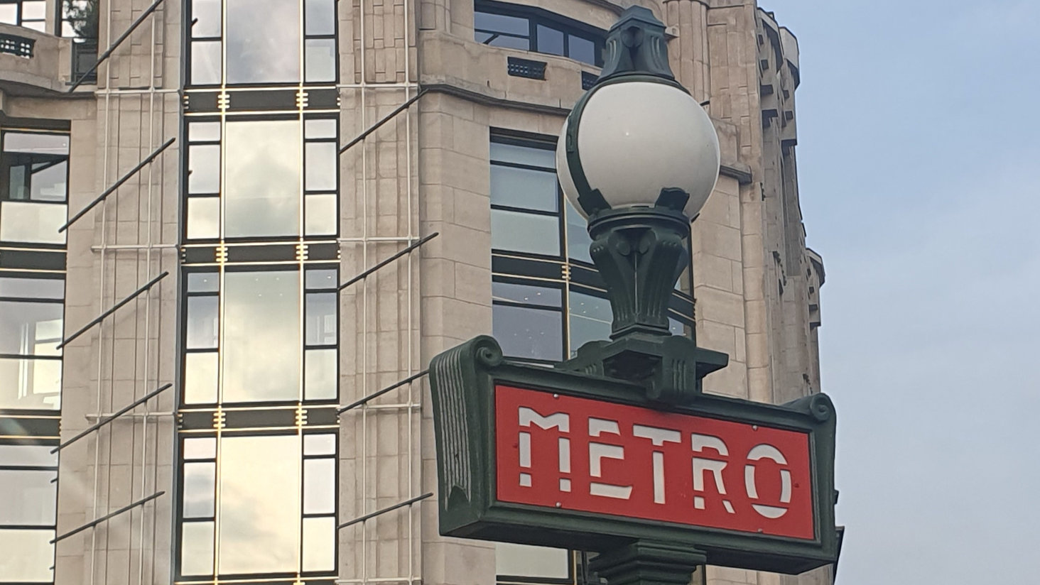 Metro sign in paris