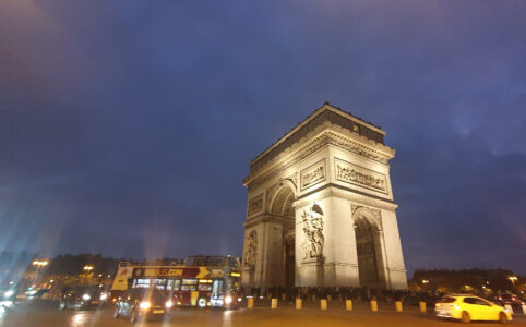 Arc de Triomphe at dusk