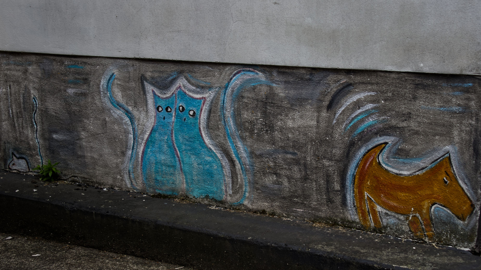 Mural of a mouse, two cats in blue and a small dog